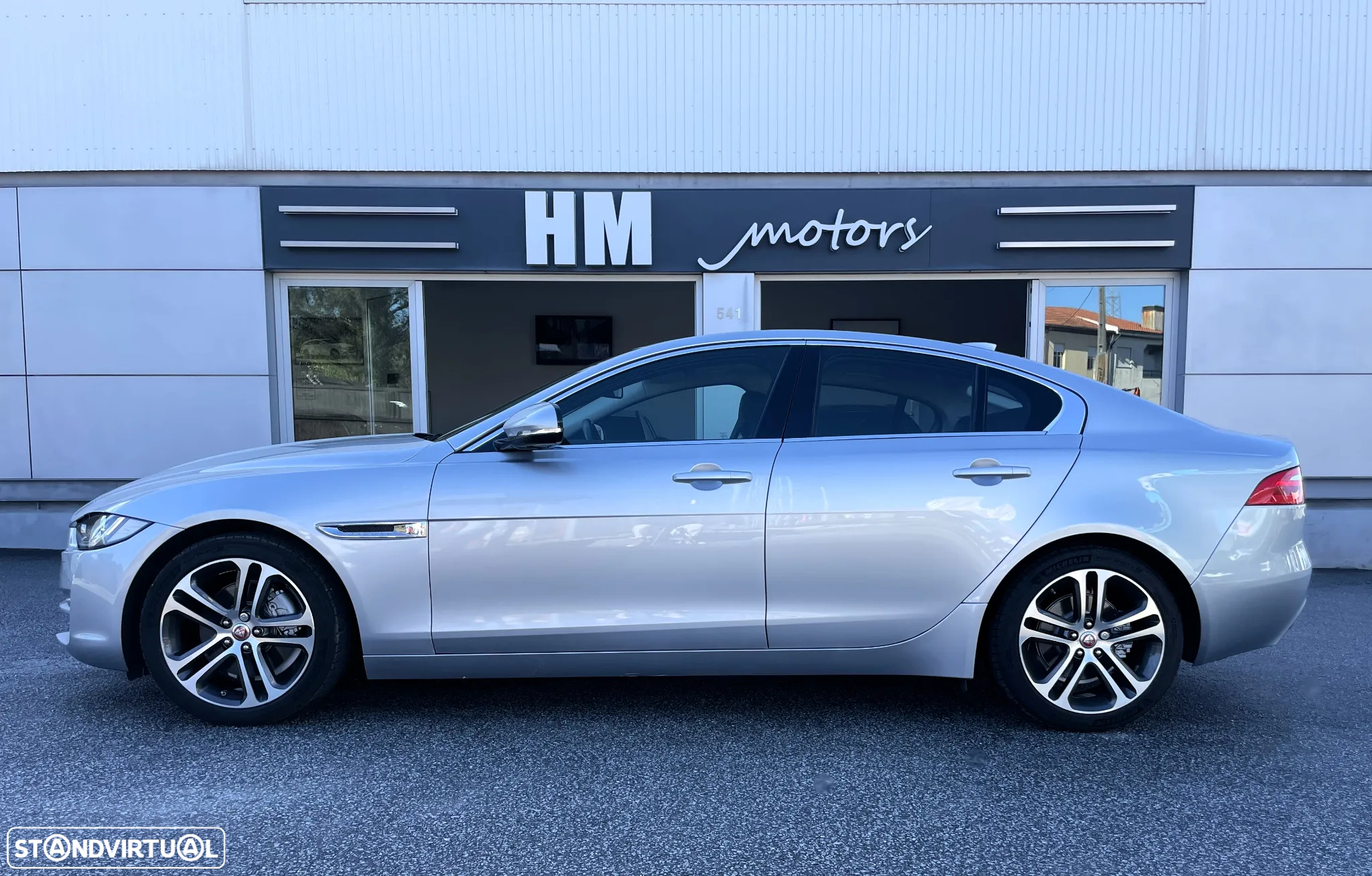 Jaguar XE 2.0 D Prestige Aut. - 3