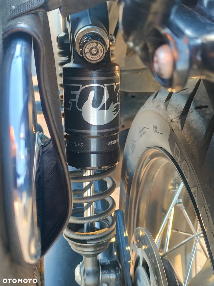 Triumph Bonneville - 6