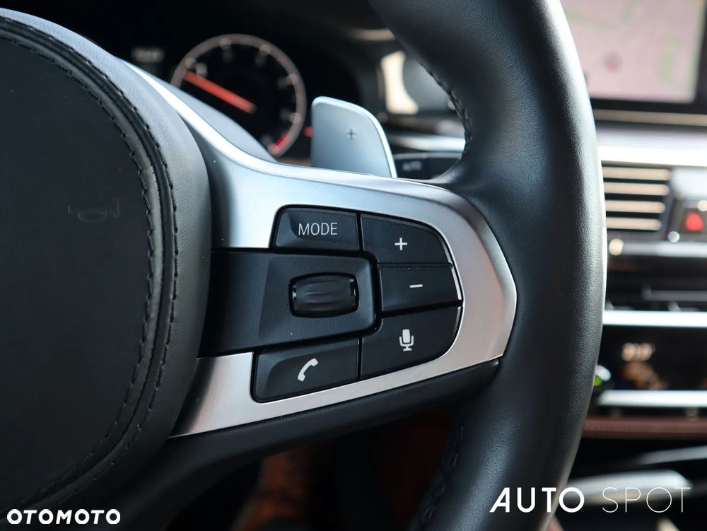 BMW Seria 5 M550d xDrive - 23