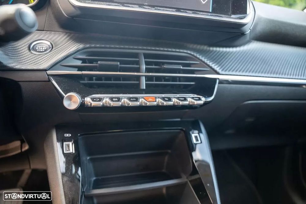 Peugeot e-208 - 18