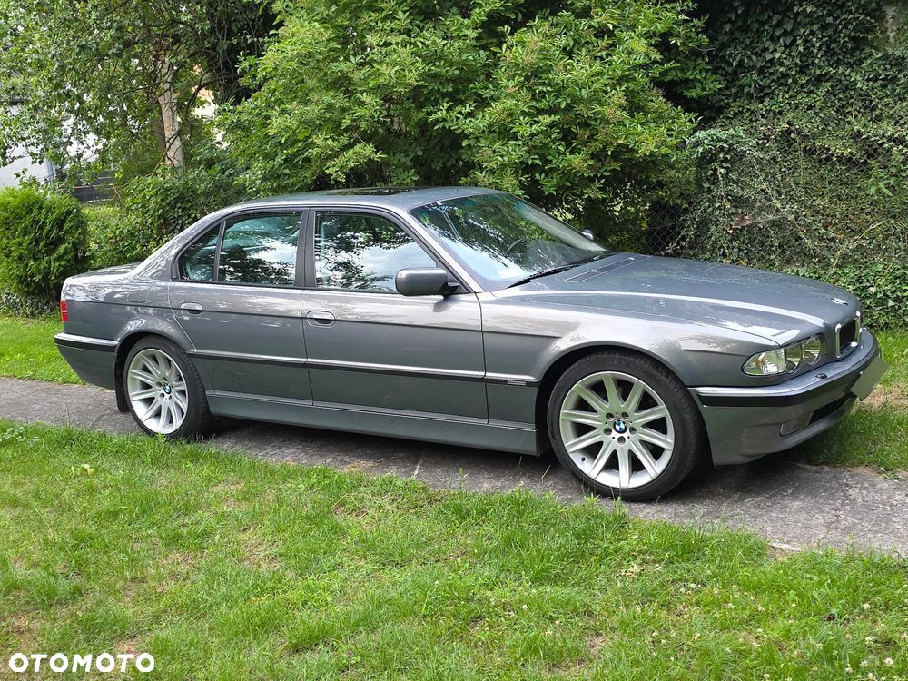 BMW Seria 7 740i - 5