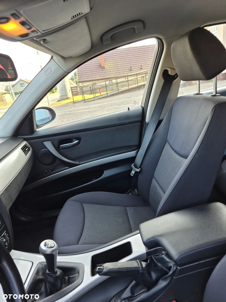 BMW Seria 3 320i - 14