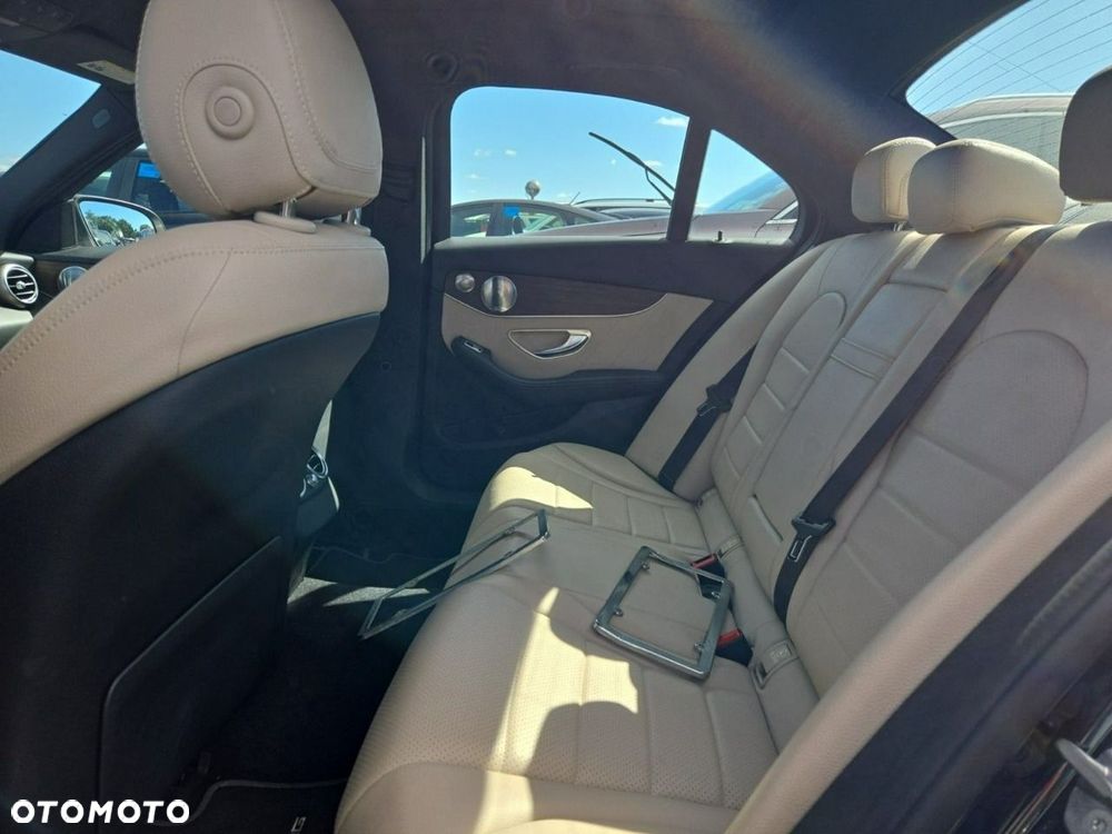 Mercedes-Benz Klasa C 300 4Matic 9G-TRONIC AMG Line - 9