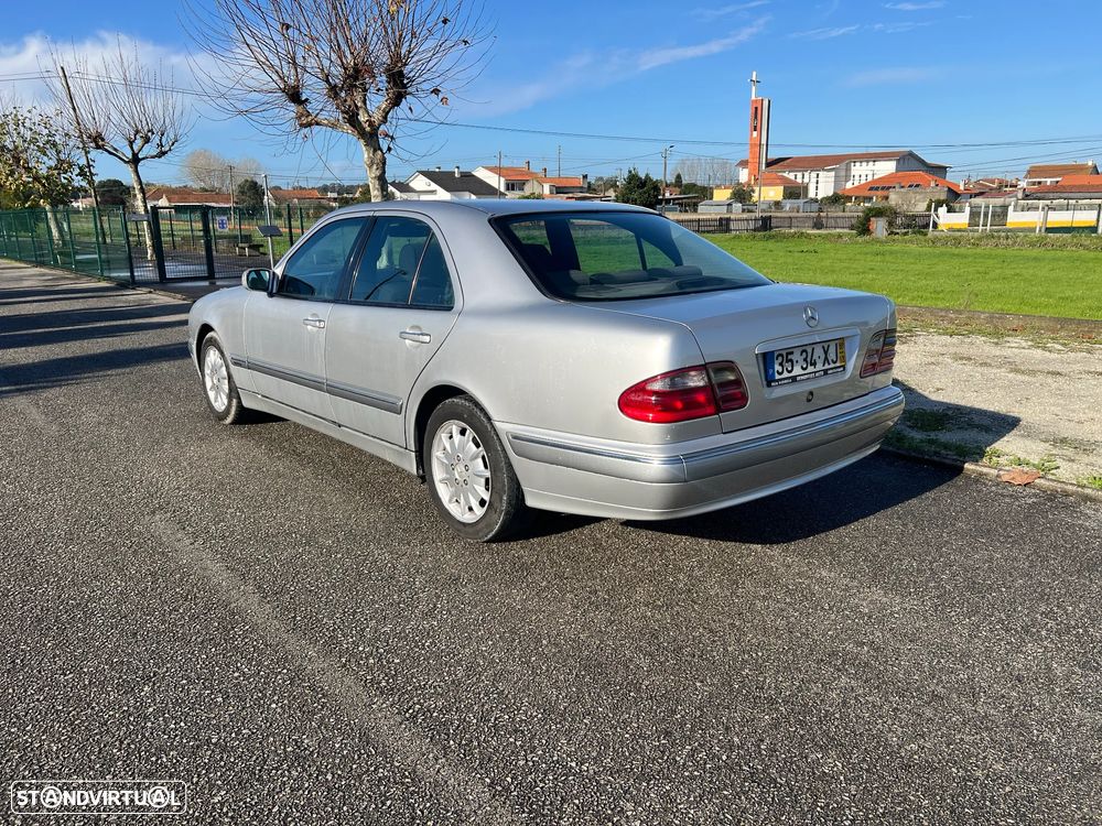 Mercedes-Benz E 220 - 1