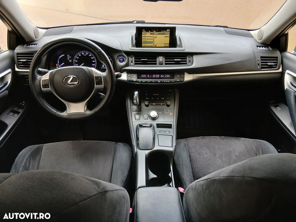 Lexus CT 200h - 8