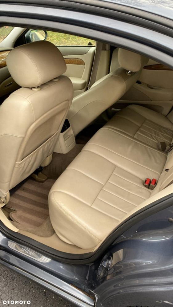 Jaguar S-Type - 25