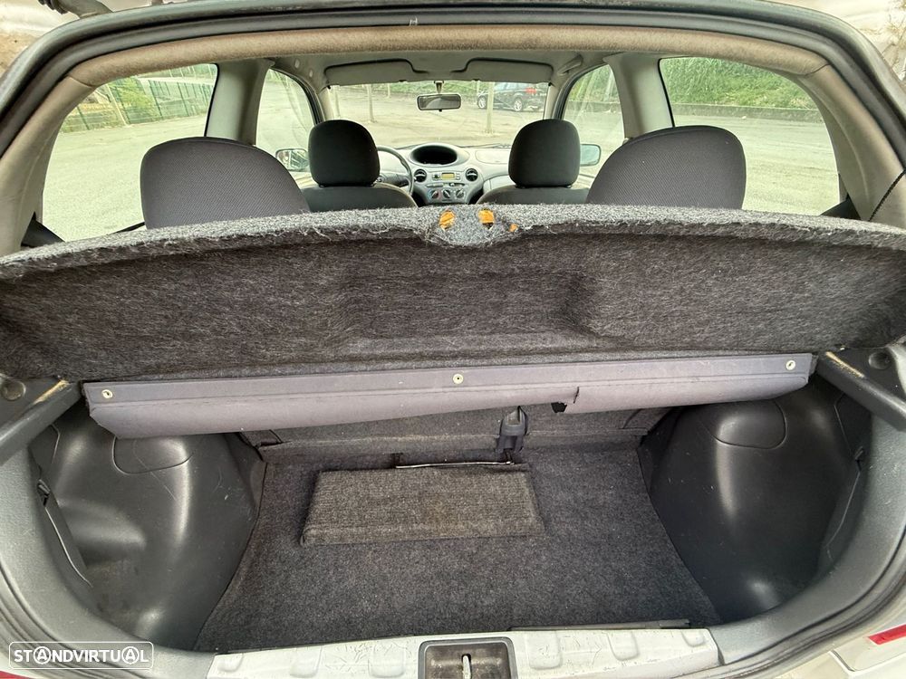 Toyota Yaris 1.0 Base C/Radio - 16