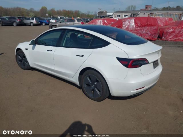 Tesla Model 3 - 3