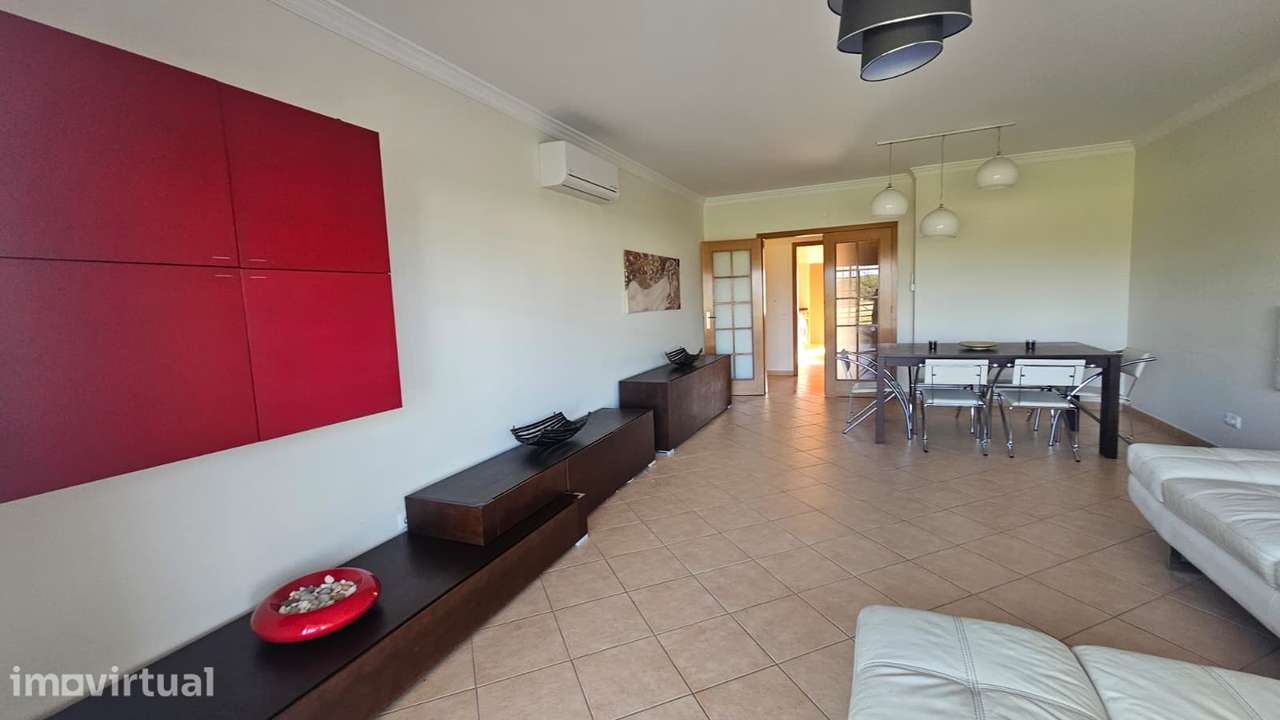 Apartamento T3 com varanda, ar condicionado e 2 casas de banho - Grande imagem: 2/16
