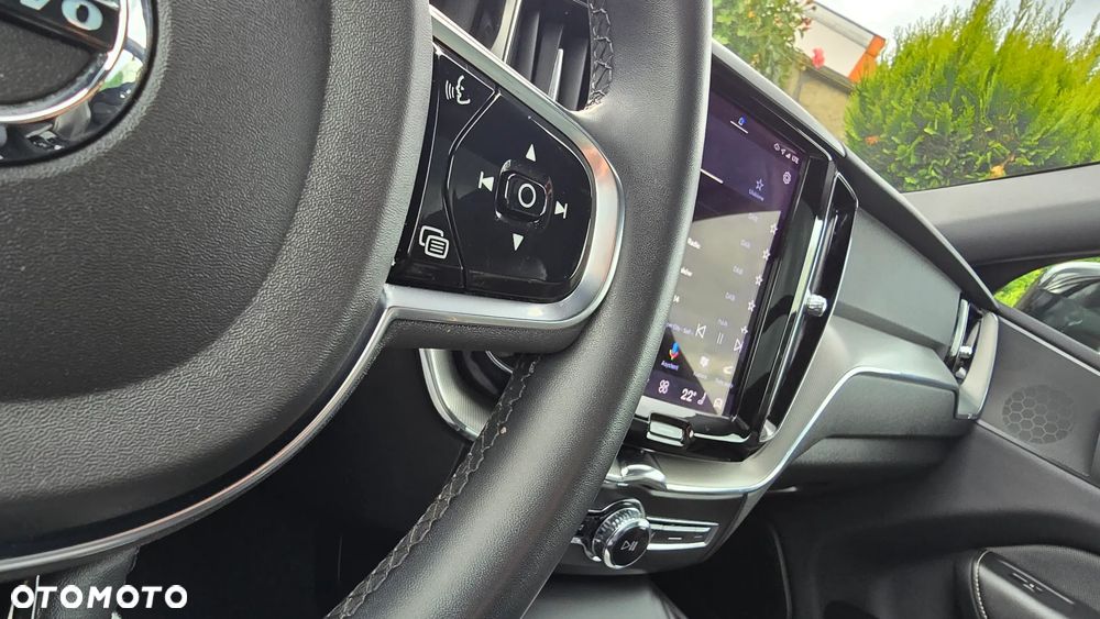 Volvo XC 60 T6 Plug-In Hybrid AWD Ultra Dark - 21