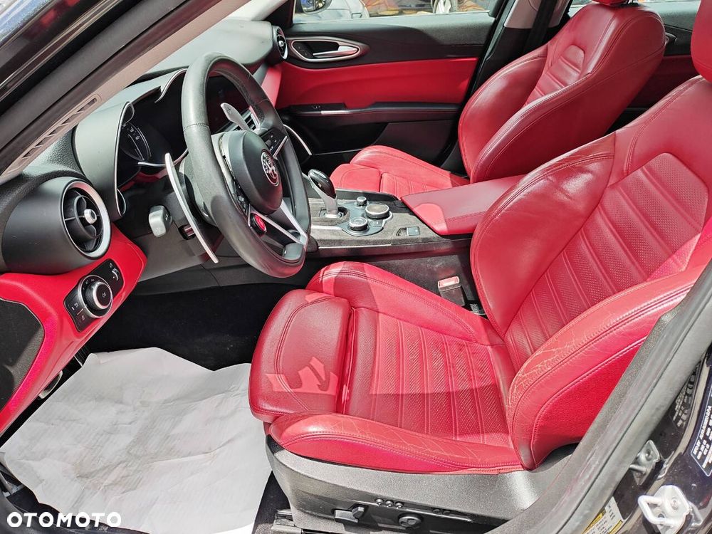 Alfa Romeo Giulia - 25