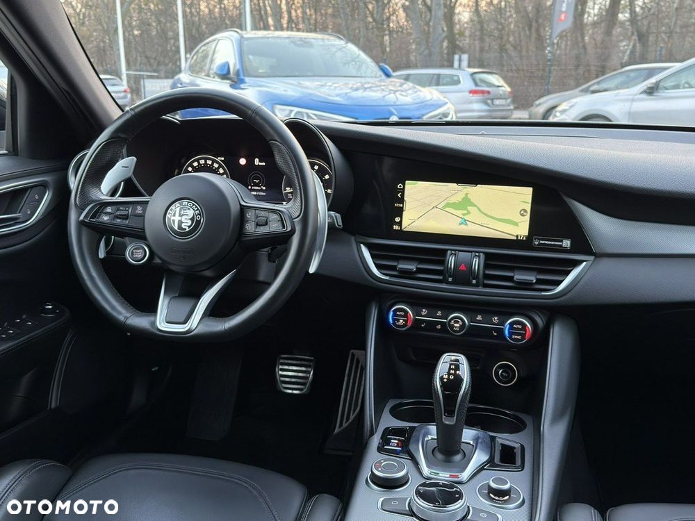 Alfa Romeo Giulia 2.0 Turbo 16V AT8-Q4 Veloce - 26