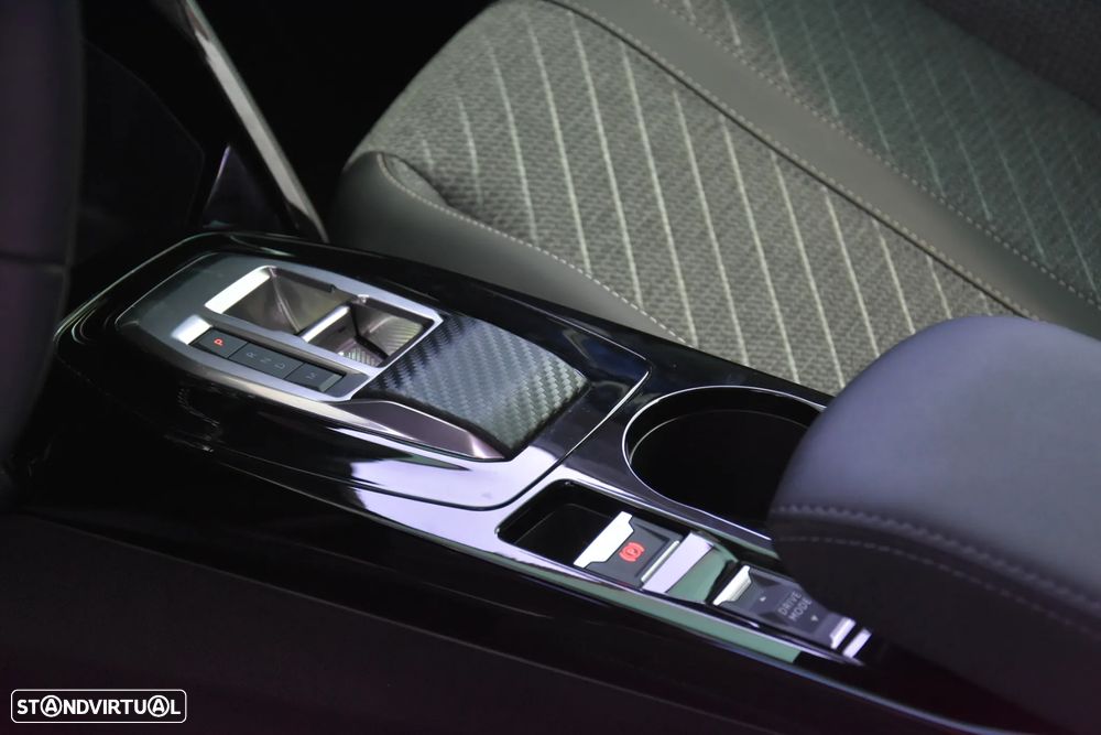 Peugeot 208 1.2 Hybrid Allure e-DCS6 - 15