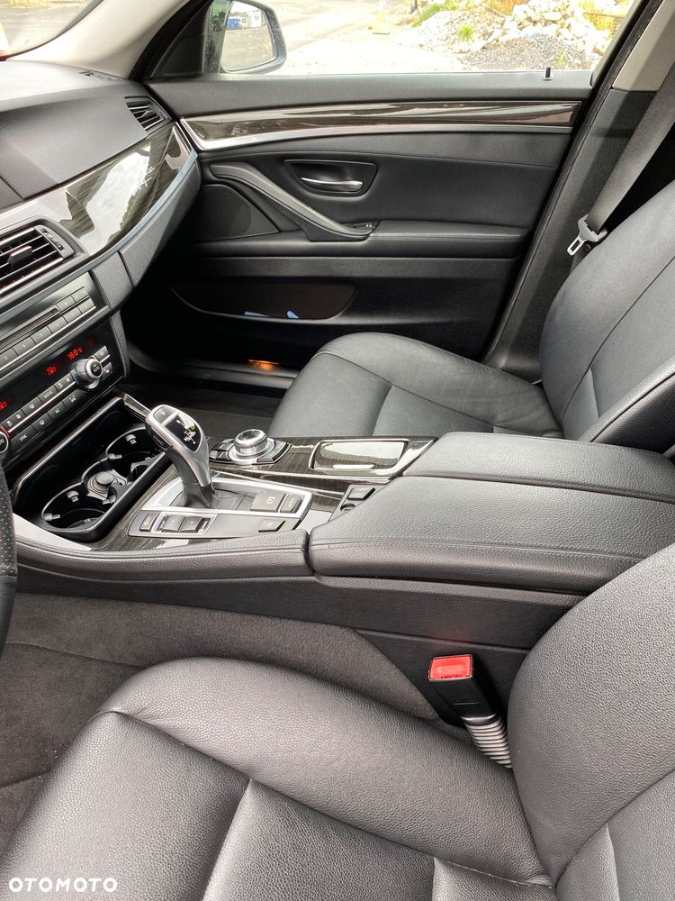 BMW Seria 5 525d - 21