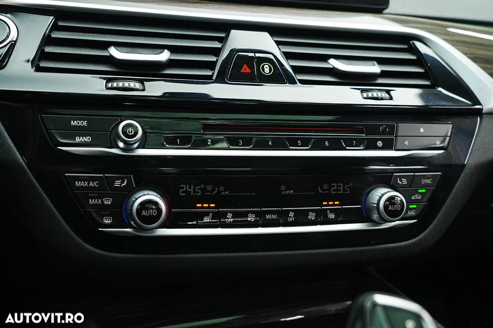 BMW Seria 5 530i xDrive Aut. Sport Line - 34