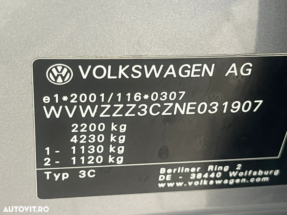 Volkswagen Passat 2.0 TDI DSG Comfortline - 24