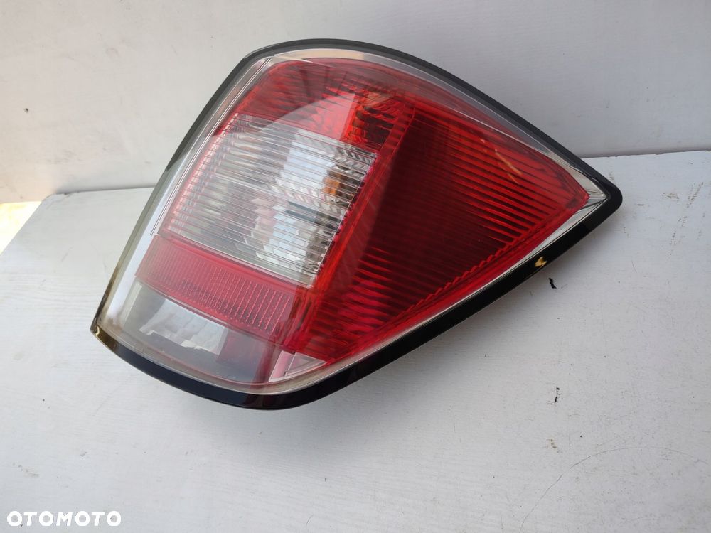Lampa prawy tył OPEL ASTRA H III LIFT KOMBI EUROPA 13223674 - 1