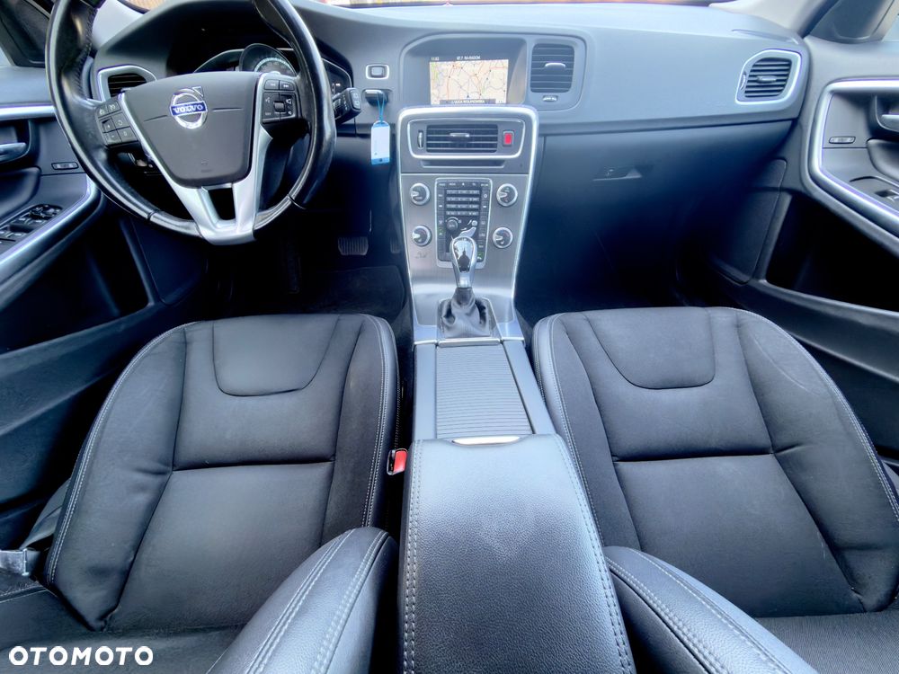 Volvo V60 D4 Geartronic Momentum - 22