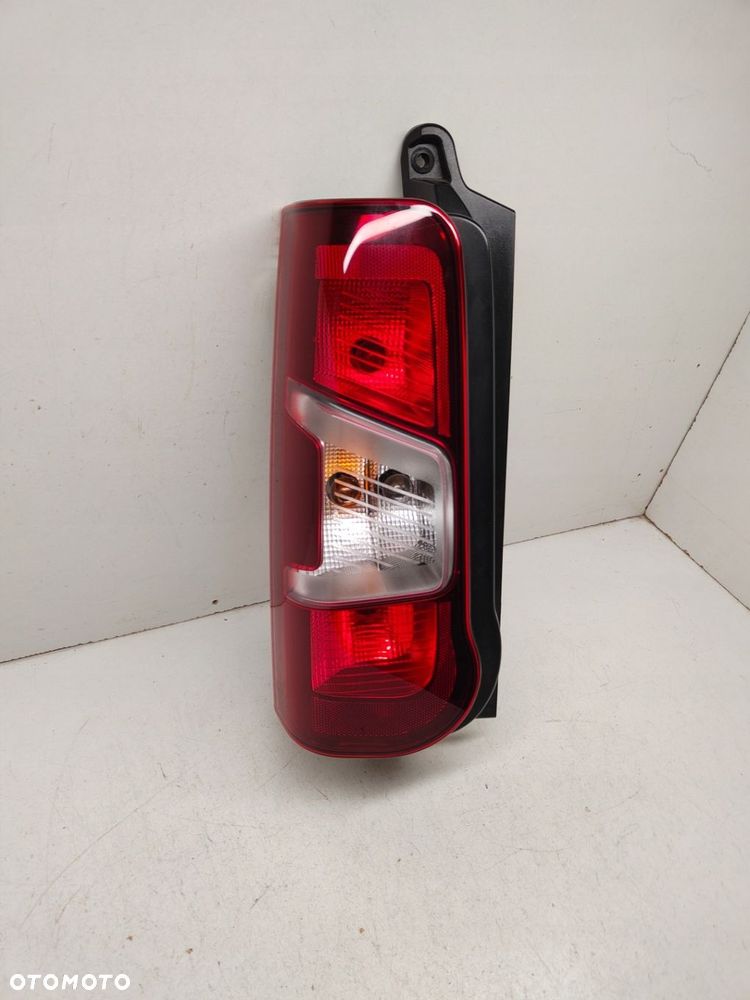 BERLINGO PARTNER PROACE COMBO LAMPA LEWA TYŁ EU - 1