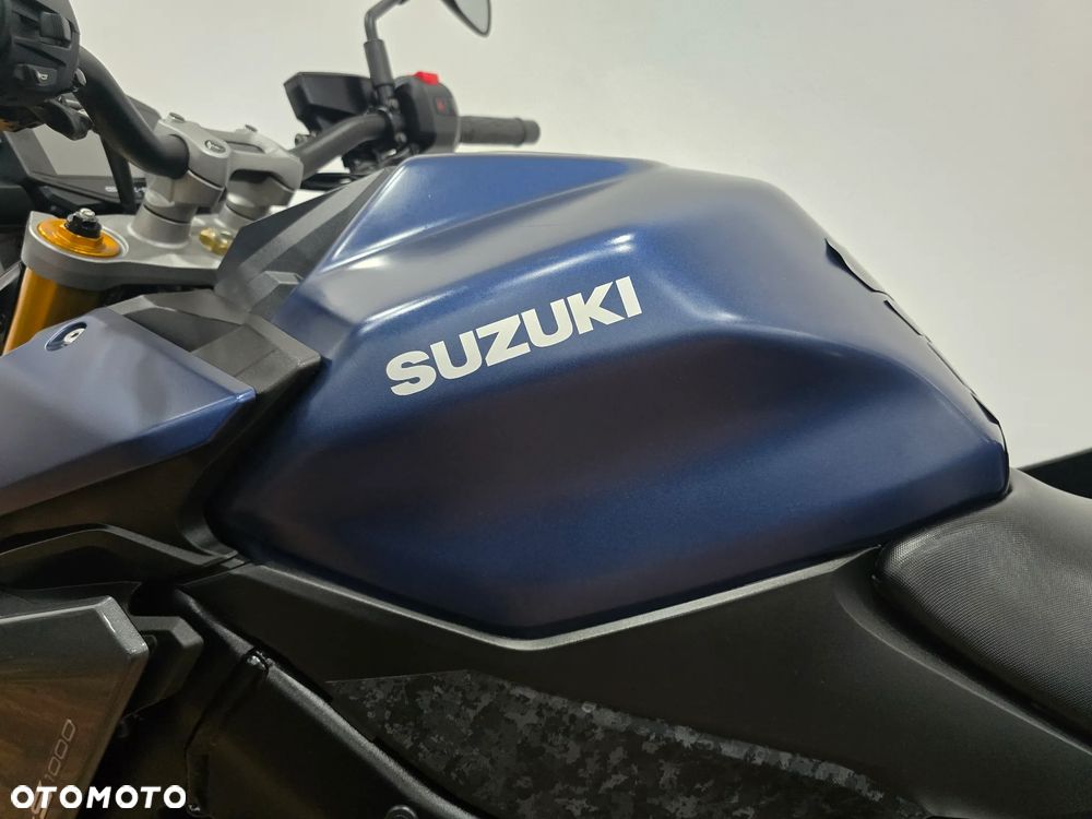 Suzuki GSX - 24