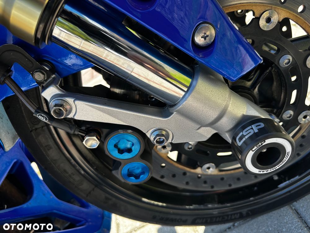 Yamaha R1 - 12