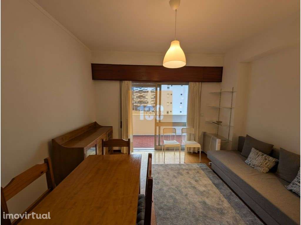 T1 com garagem na Rua de Vilar - Grande imagem: 2/16