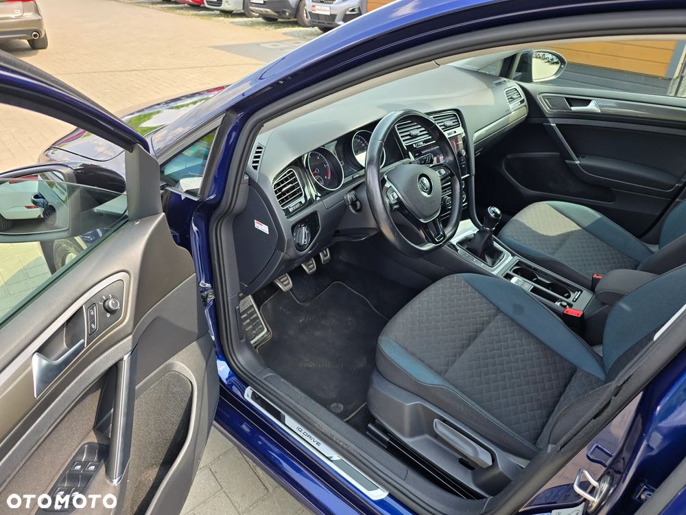 Volkswagen Golf - 8