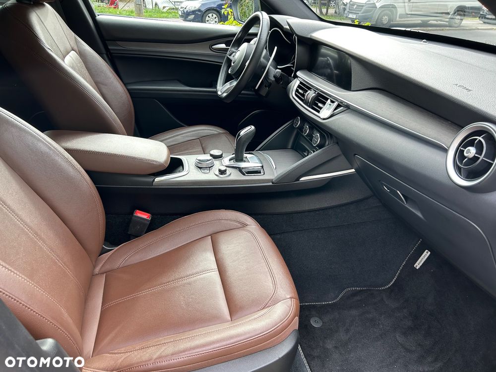 Alfa Romeo Stelvio 2.0 Turbo 16V AT8-Q4 Executive - 14