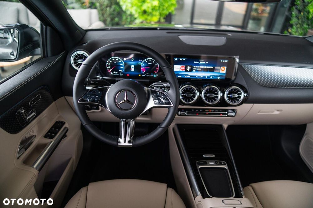 Mercedes-Benz GLA - 14
