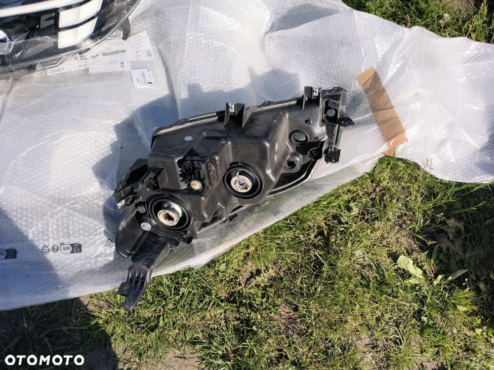 SUZUKI VITARA III 3 lampa przód przednia prawa soczeweka - 5