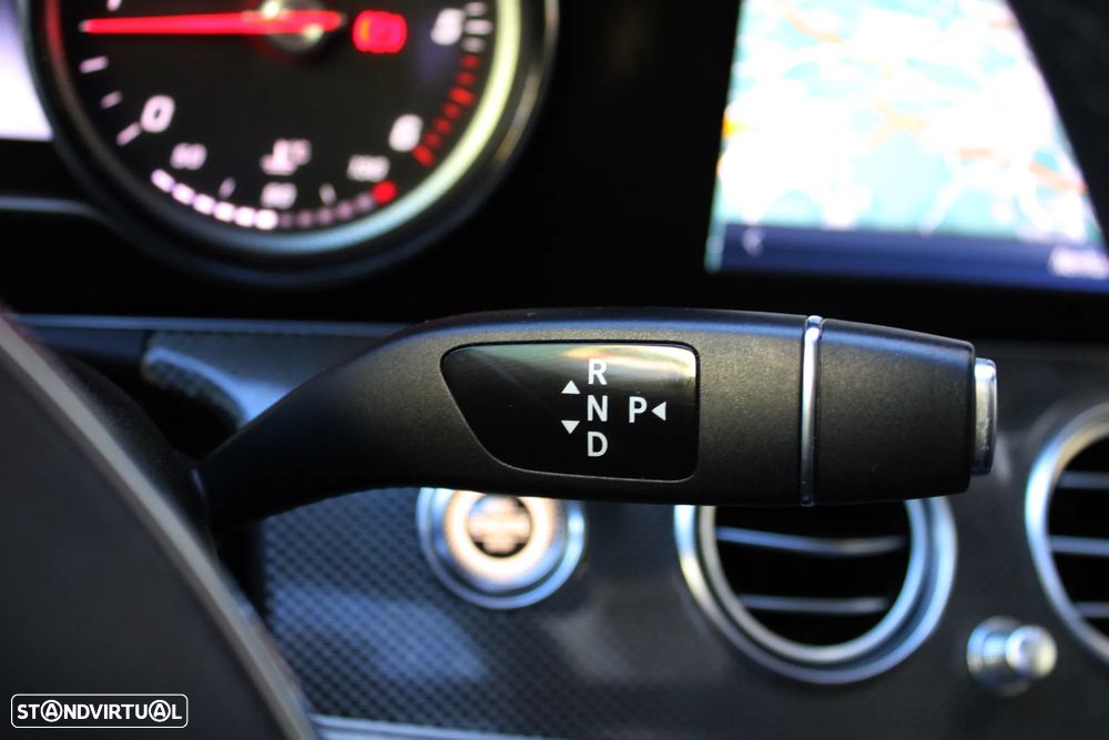 Mercedes-Benz E 220 d 4Matic 9G-TRONIC AMG Line - 40