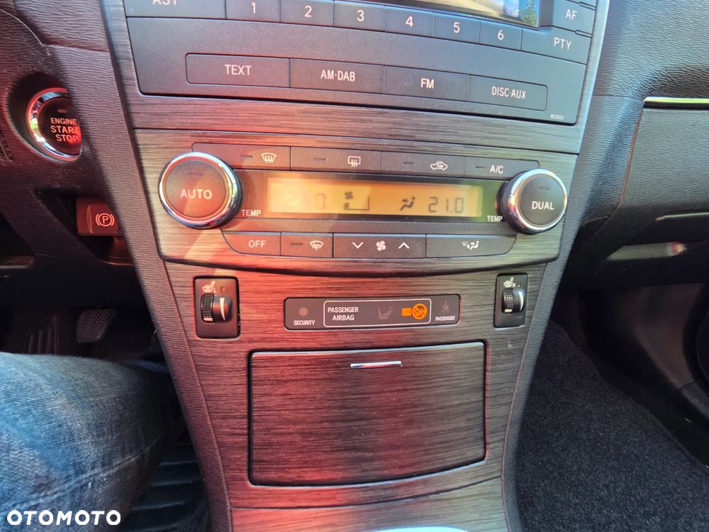Toyota Avensis 1.8 Premium - 14