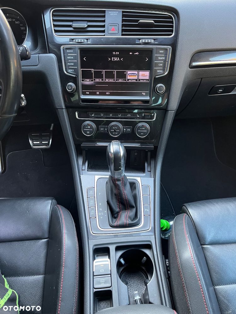 Volkswagen Golf - 6