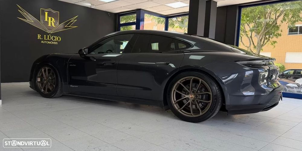 Porsche Taycan - 15