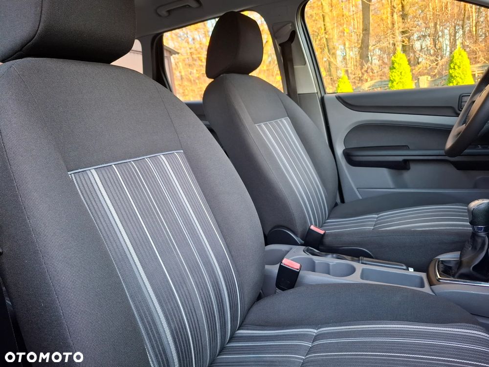 Ford Focus 1.6 Ambiente - 23