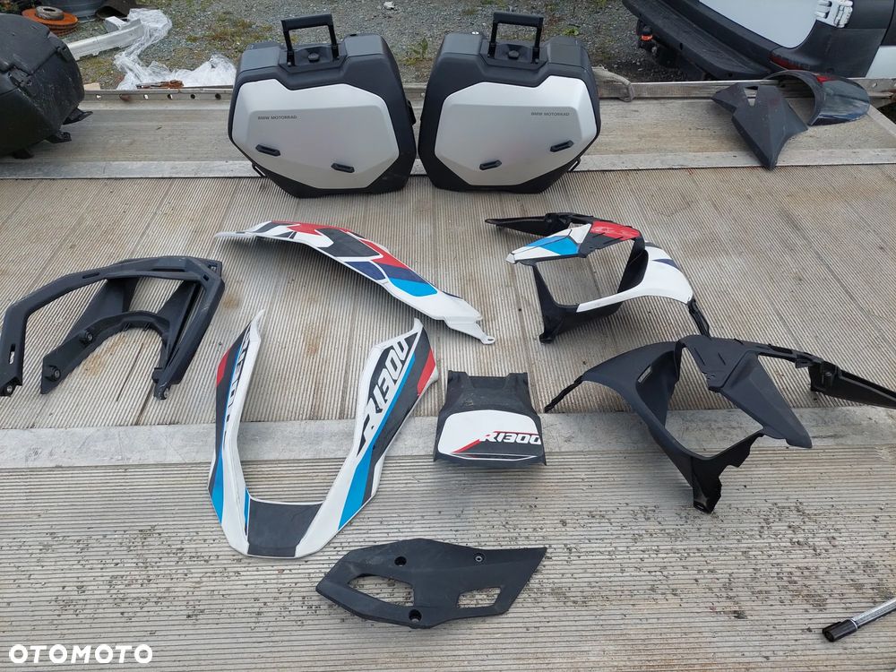 BMW R 1300 GS owiewka czasza szyba bok boczek lusterko kufer kufry - 1