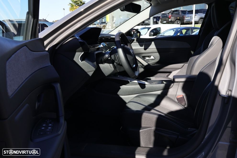 Peugeot 408 1.6 Hybrid Allure e-EAT8 - 16