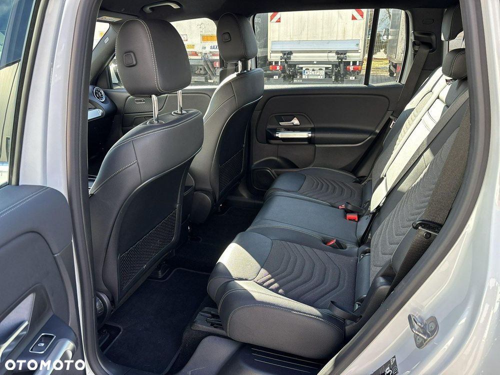 Mercedes-Benz EQB - 11