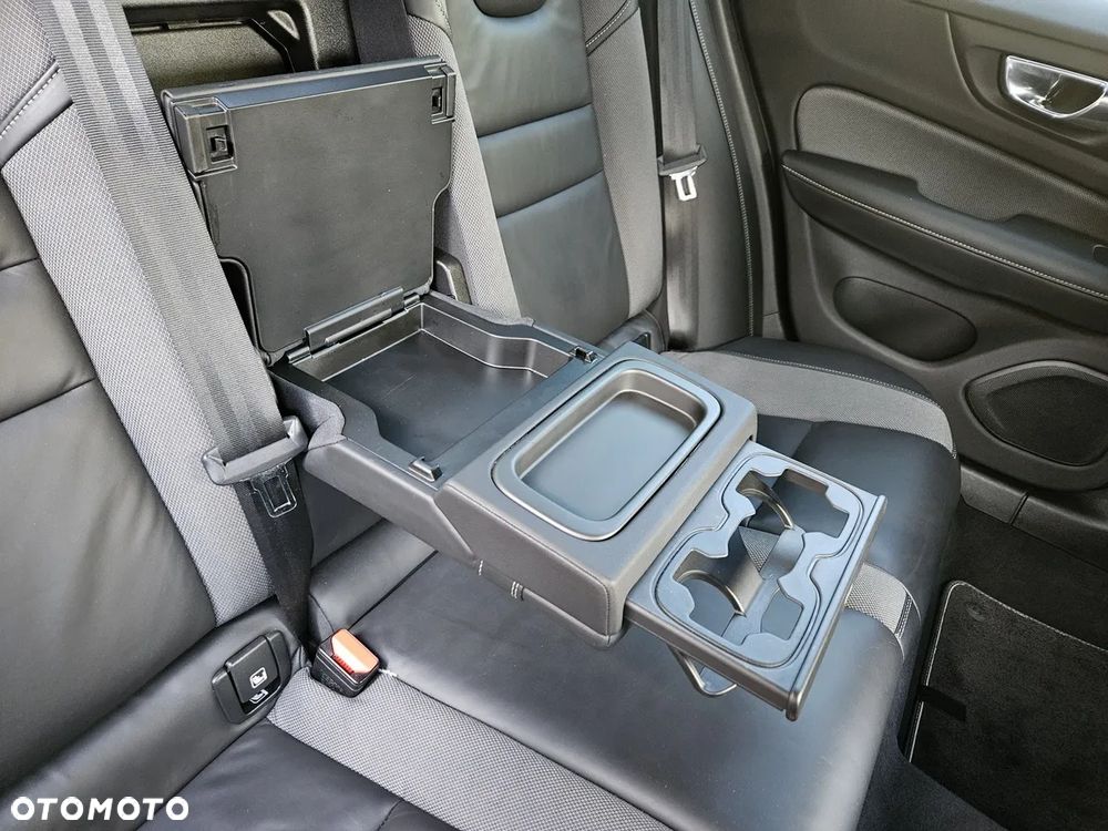 Volvo S60 T4 R-Design - 26