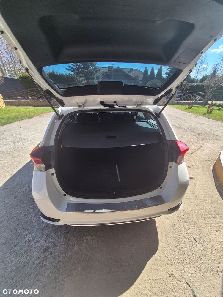 Toyota Auris Hybrid 135 Premium - 23