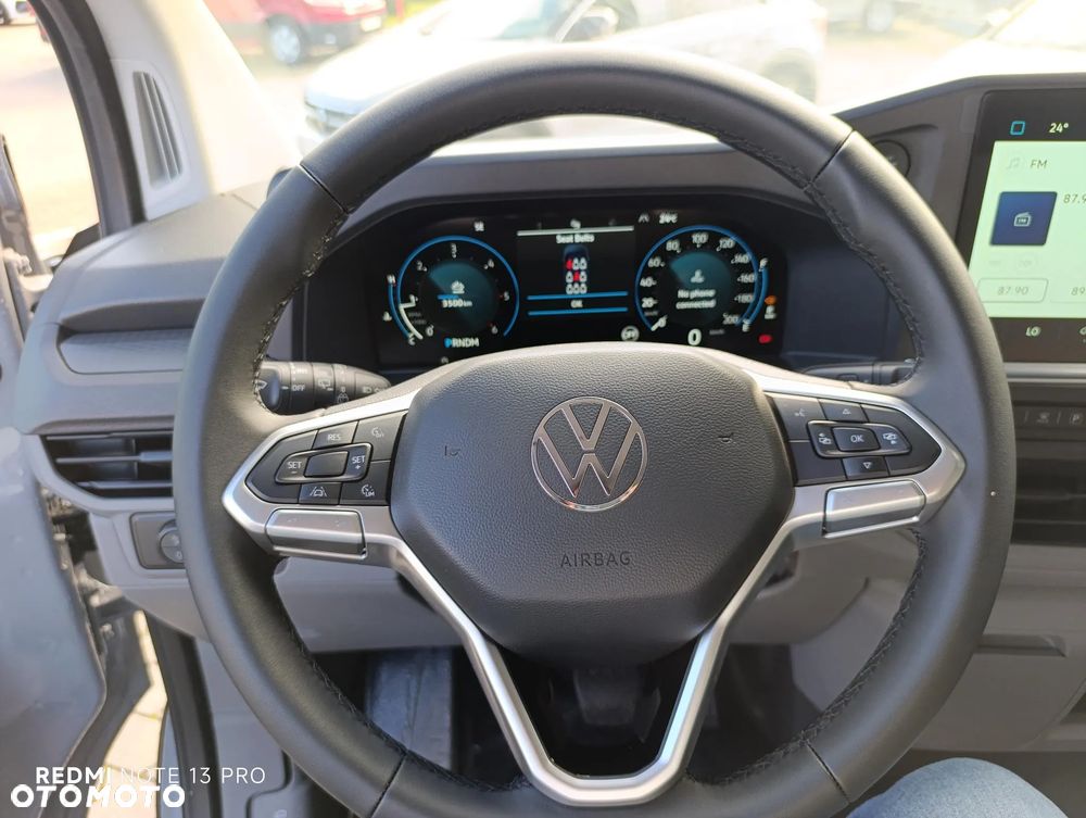 Volkswagen Caravelle - 10