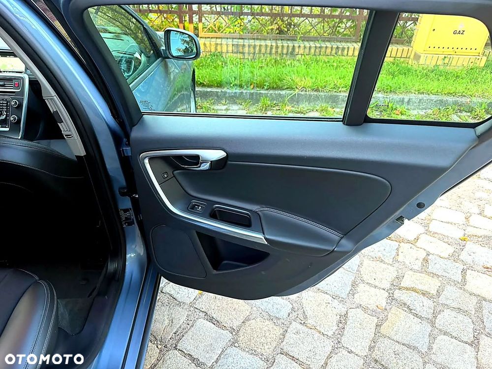 Volvo V60 D3 Momentum - 31