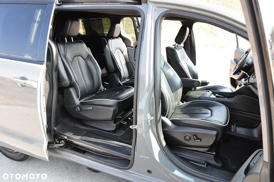 Chrysler Pacifica - 21