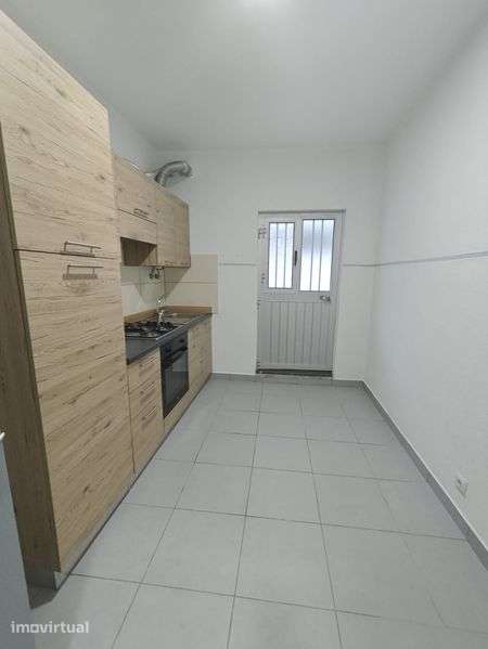Uma Moradia Com 2 Apartamentos Independentes - Grande imagem: 4/10