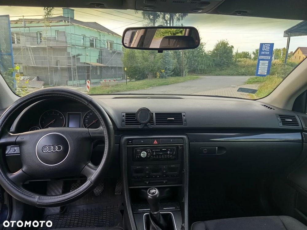 Audi A4 Limousine - 8