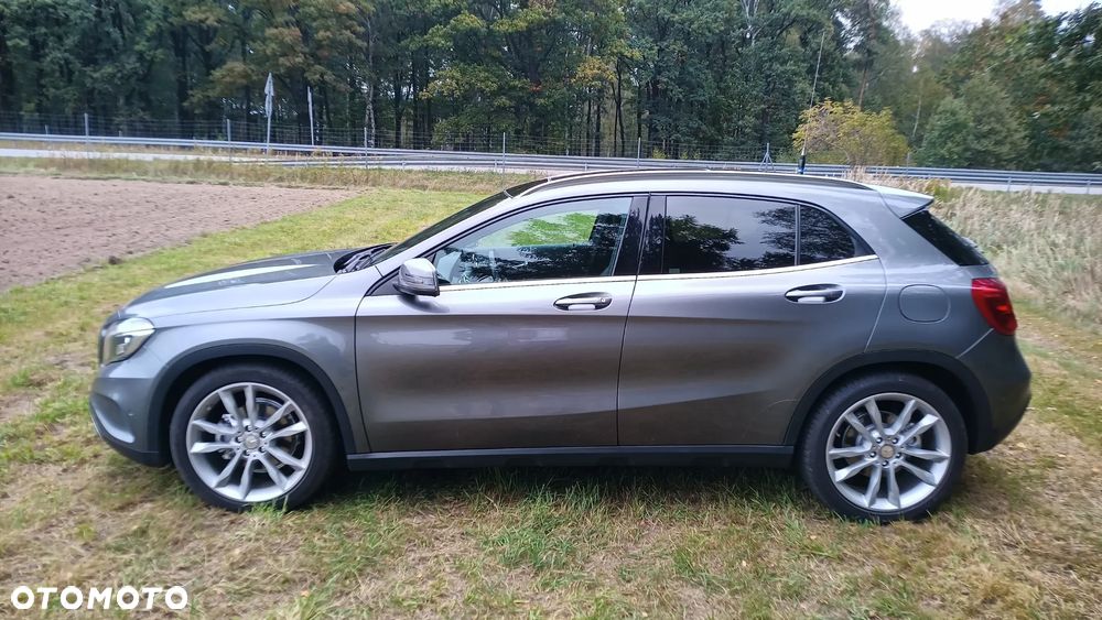 Mercedes-Benz GLA - 30