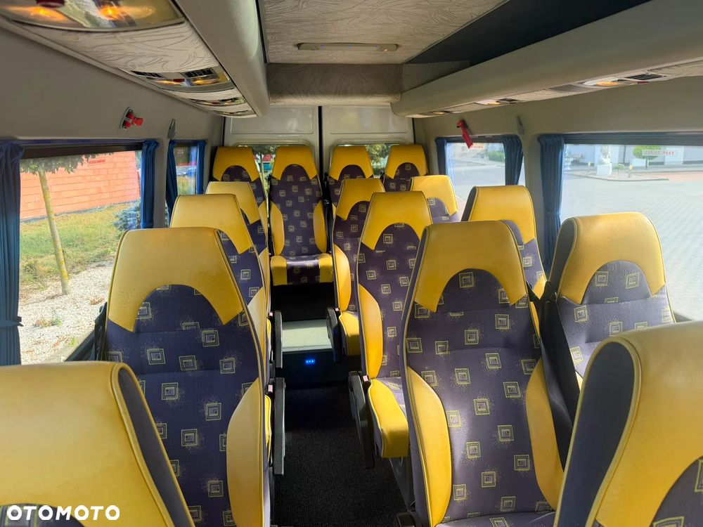 Mercedes-Benz Sprinter - 15
