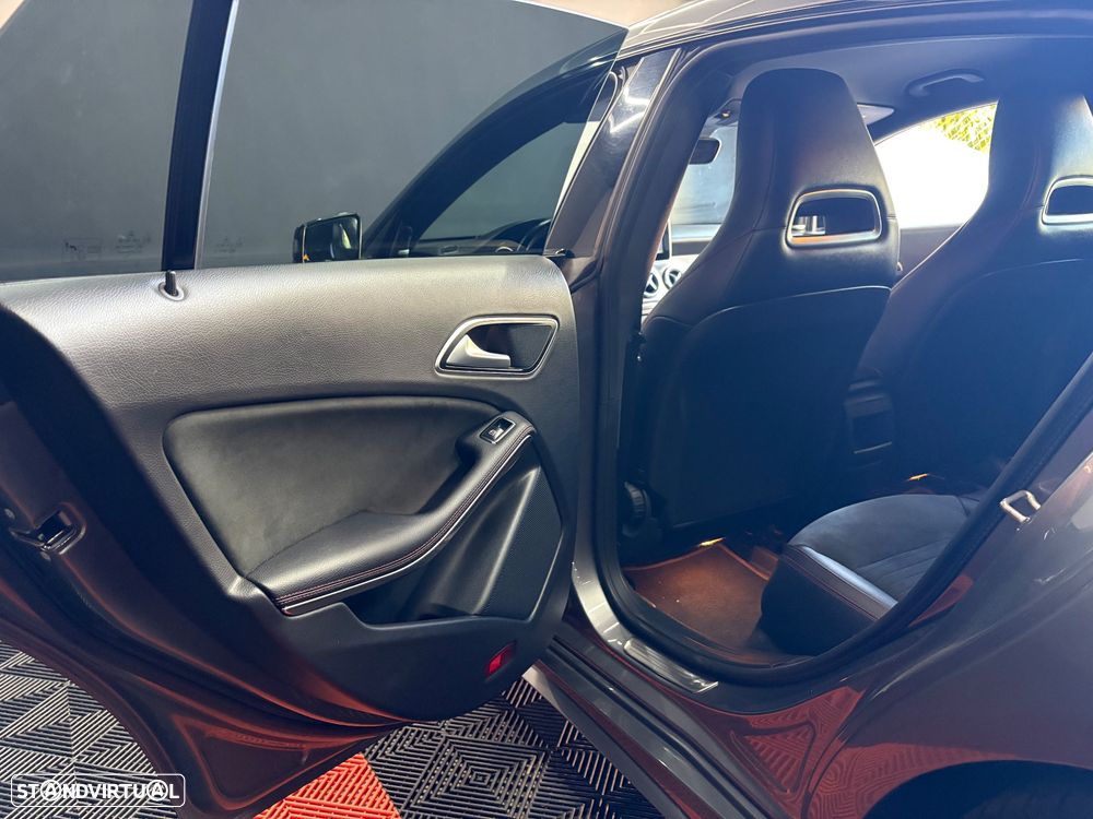 Mercedes-Benz CLA 200 d 7G-DCT AMG Line - 35