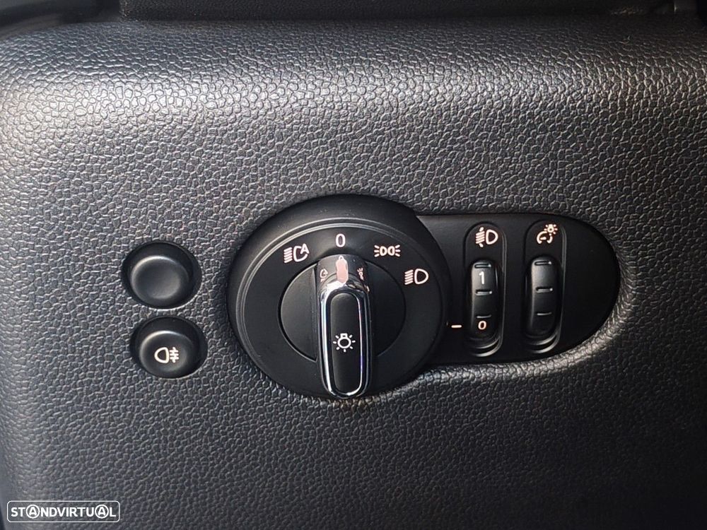 MINI 3 Portas Cooper Sport Edition Auto - 26
