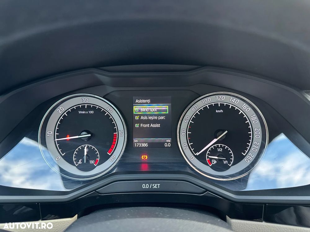 Skoda Superb 2.0 TDI DSG L&K - 14